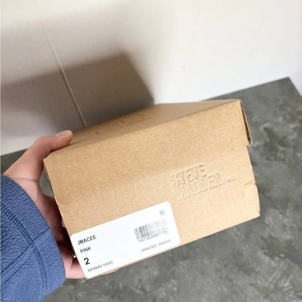 Steve Madden new box